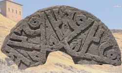 Kars Ani’de 6 Kez “Hz. Muhammed” yazılı taş bulundu