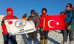 Iğdırlı dağcılardan Ağrı Dağı’na "Zafer" tırmanışı