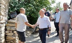 Vali Varol yangın bölgesinde vatandaşlarla bir araya geldi