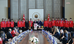 Cumhurbaşkanı Erdoğan, Avrupa Şampiyonu olan A Milli Kadın Voleybol Takımı'nı kabul etti