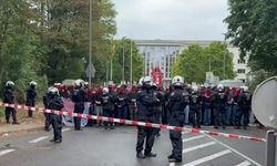Almanya’nın Köln kentinde savaş karşıtı eyleme polis müdahalesi