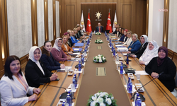 Foça Belediye Başkanı Saniye Bora Fıçı AK Parti'ye katıldı