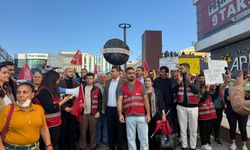 AK Parti'ye geçen Çiğli Belediye Başkanı Yıldız'a CHP'den siyah çelenkli protesto