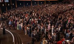 Emmy gecesine Matthew Rhys damgası: Bir gecede iki ödül aldı