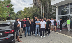 Otel çalışanları da turistler de kapının önüne konuldu