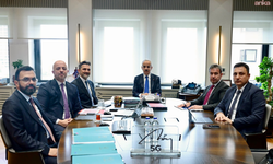 Bakan Uraloğlu, THY ve AJet yöneticileriyle bir araya geldi