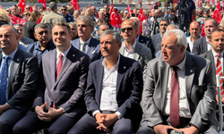 Özgür Özel İzmir'de: "Bu iktidarın son umudu sizin umutsuzluğunuzdur"