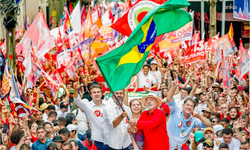 Brezilya'da seçim ikinci tura kaldı: İlk turu Bolsonaro'nun oğlu önde tamamladı
