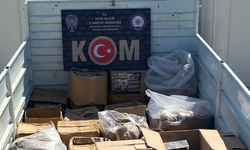 Efeler’de kaçak tütün operasyonu! 3 yakalama