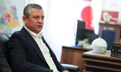 Özel, ev hapsindeki gazeteciler ve tutuklu gazetecilerin aileleriyle görüştü