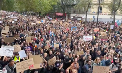 Fransa’da protestoların ardından kısmi sokağa çıkma yasağı!