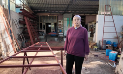 Eşine destek olmak için başladığı işte demir ve mobilya ustası oldu