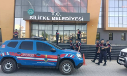 Silifke Belediyesi'ne operasyon: 7 kişi gözaltına alındı