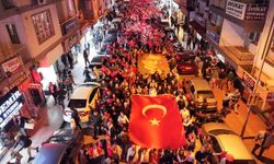 Efeler'de Cumhuriyet Yürüyüşü'ne binler akın etti