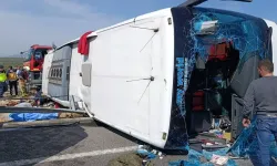 OTOYOLDA CAN PAZARI! TIR İLE YOLCU OTOBÜSÜ ÇARPIŞTI: 4 ÖLÜ, ÇOK SAYIDA YARALI VAR!