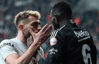 Beşiktaş - Galatasaray derbisinde sinirler gerildi