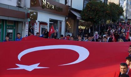 Aydın’da binlerce kişi şehitler için yürüdü
