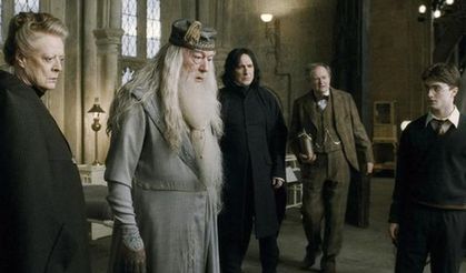 Harry Potter serisinin Dumbledore'u Michael Gambon öldü