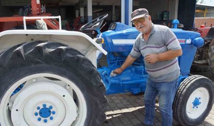 Yarım asırlık traktörüne gözü gibi bakıyor