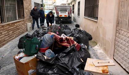 Kuşadası’nda evden 4 kamyon çöp çıktı