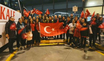 Çifte madalya kazandı, memleketinde coşkuyla karşılandı