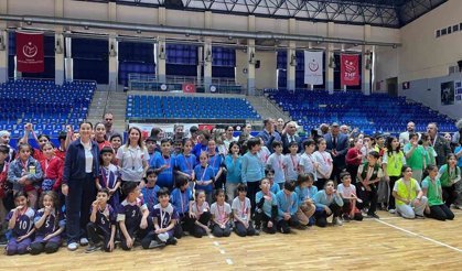 Efeler'de minikler sporla buluştu