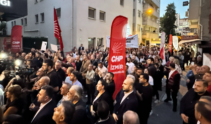 CHP İzmir İl Başkanlığı önünde "milli irade" tepkisi