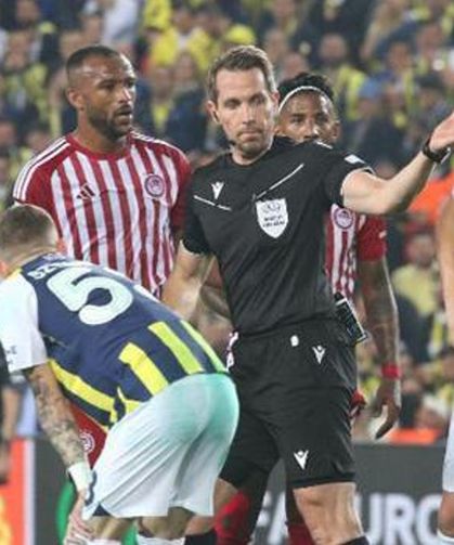 Fenerbahçeli oyuncuların penaltı ve kırmızı kart isyanı