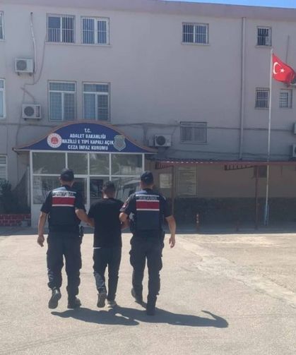 İki ayrı suçtan aranan şahıs yol kontrolünde yakalandı
