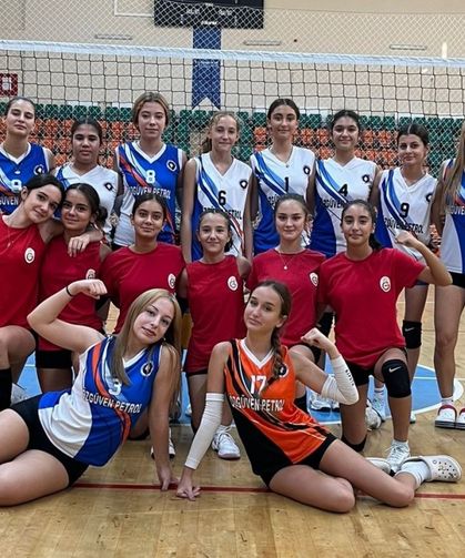 Yokluklar içinde umuda ‘Smaç’ atıyorlar