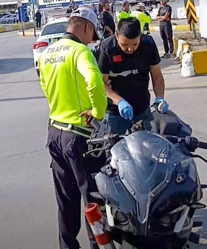 Çalıntı motosikletle kaza yaptı, polisten kaçamadı