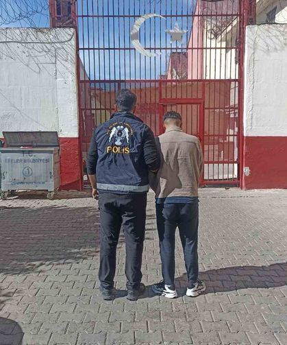 Efeler’de 10 yıl hapis cezası bulunan firari yakalandı