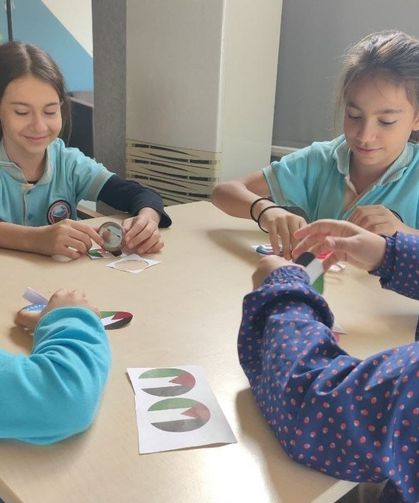 Öğrencilerden anlamlı rozet tasarımı
