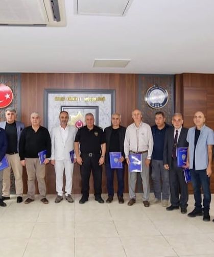 Emekliye ayrılan polislere teşekkür belgesi verildi