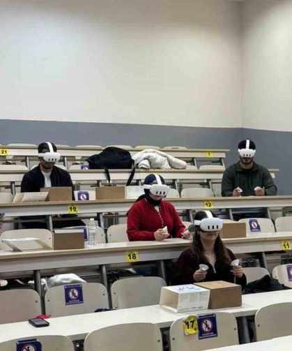 ADÜ’de öğrenciler dersleri sanal gerçeklik destekli işliyor