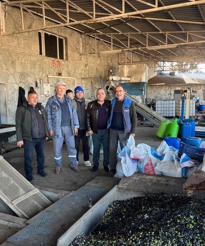 Başkan Özel’den zeytinyağı fabrikasına ziyaret