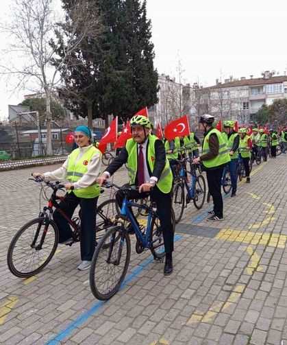 Bayrak için pedal çevirdiler