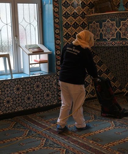 Kuşadası Belediyesi camileri Ramazan ayına hazırlıyor