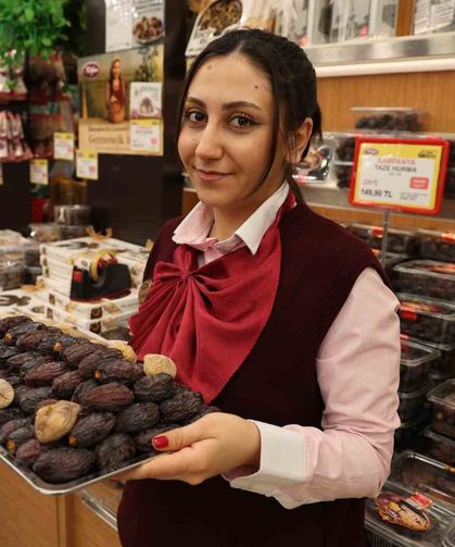 Ramazan ayının sembol ürünü hurma tezgahlardaki yerini aldı