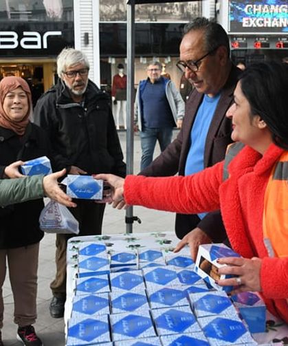 Kuşadası Belediyesinden kandil simidi ikramı