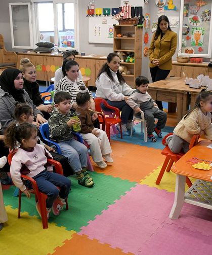 Minik eller tasarladıkları evlere tohum ekti