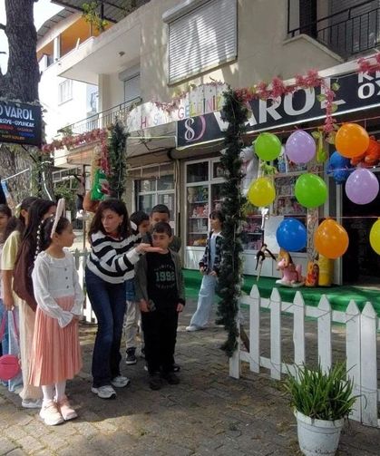 Kardeşköy'de çocuklar çift bayram yaptı