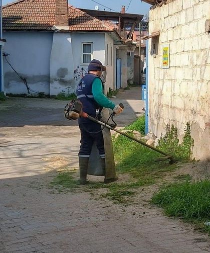 Efeler Belediyesi'nin yeşil alan çalışmaları sürüyor