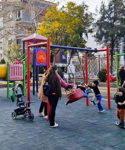 Efeler'in parkları yenileniyor