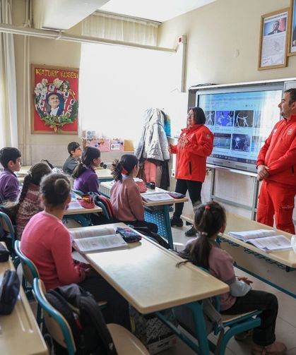 Efeler'de miniklere afet eğitimi