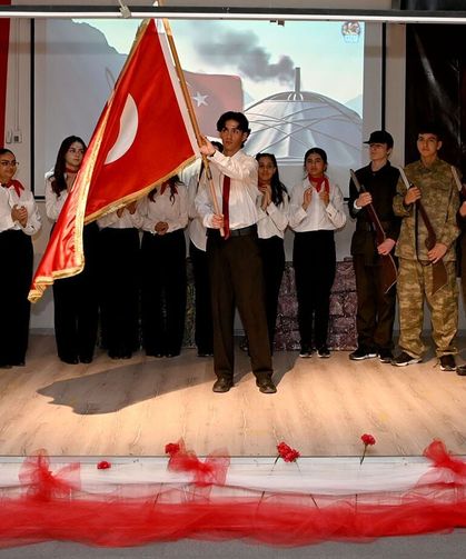 Kuşadası’nda İstiklal Marşının Kabulünün 105’inci yıl dönümü nedeniyle tören düzenlendi