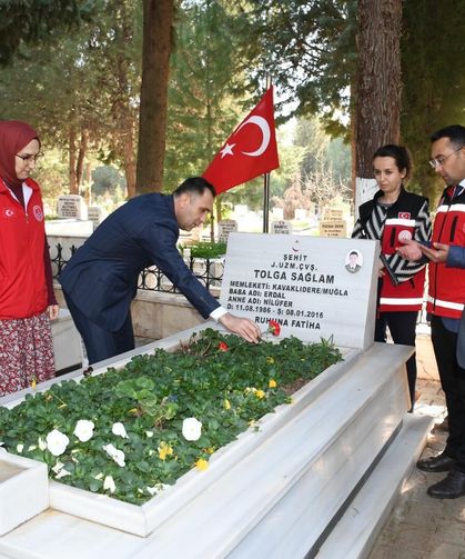 Aydın’da şehitlikte anlamlı ziyaret