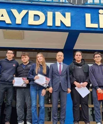 Aydın Lisesi öğrencileri başarılarıyla gururlandırdı