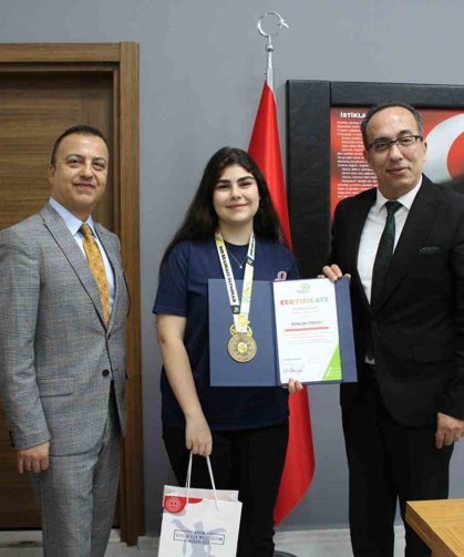 Aydınlı öğrenci uluslararası matematik olimpiyatında altın kazandı
