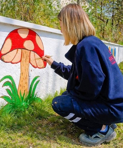 Efeler'in parkları renkleniyor